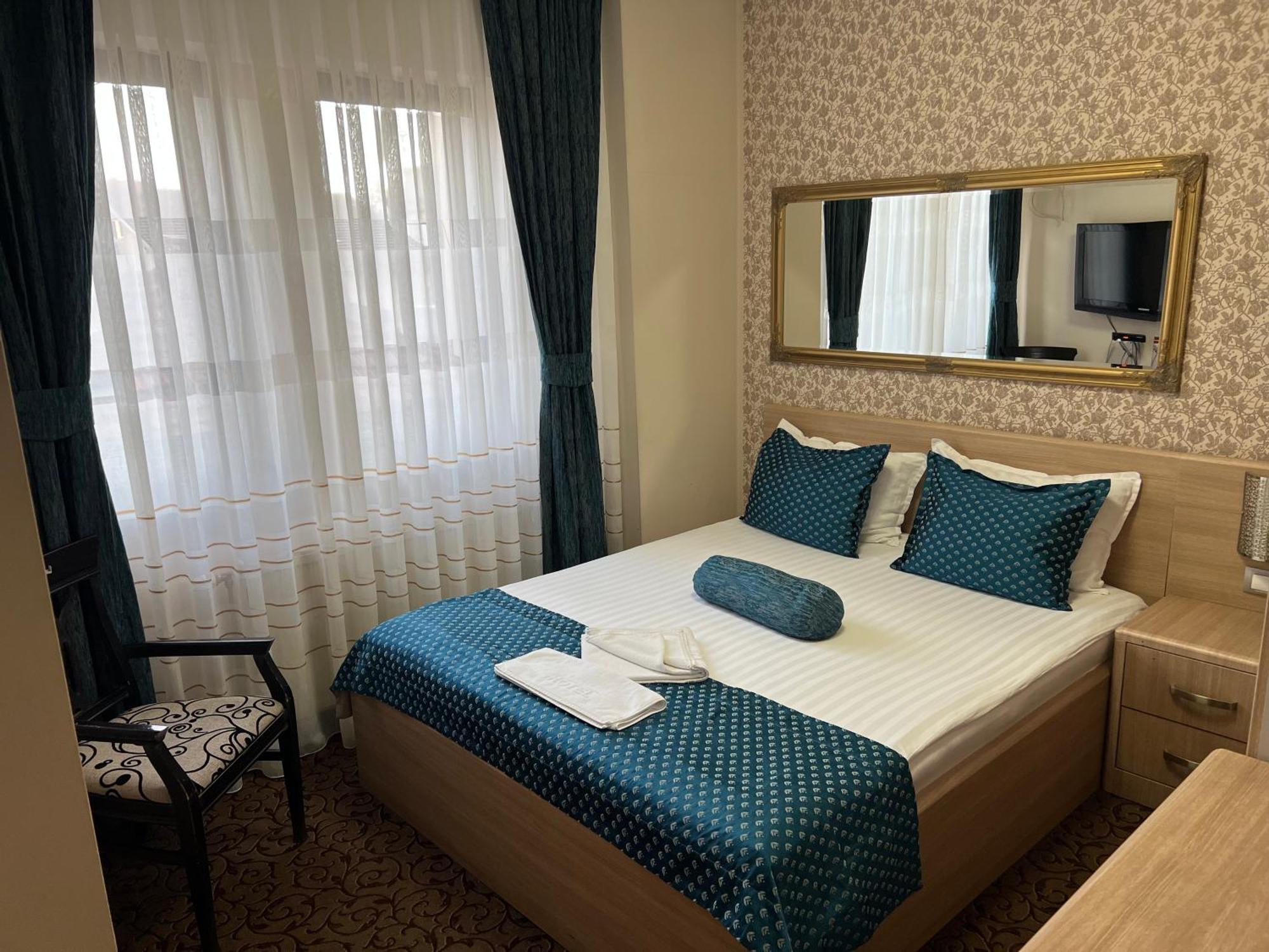 Hotel Pejton Prishtine Bagian luar foto