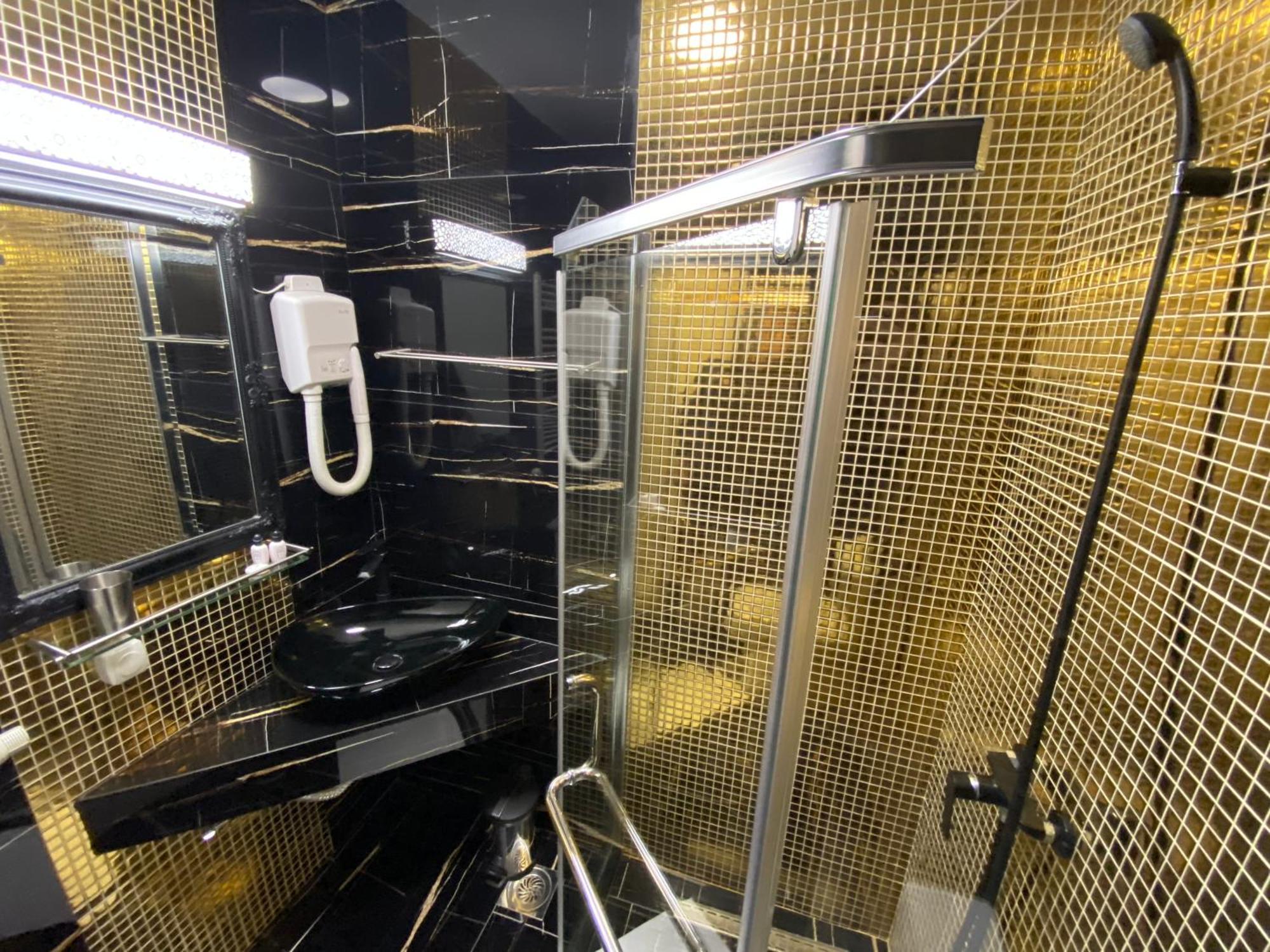 Hotel Pejton Prishtine Bagian luar foto