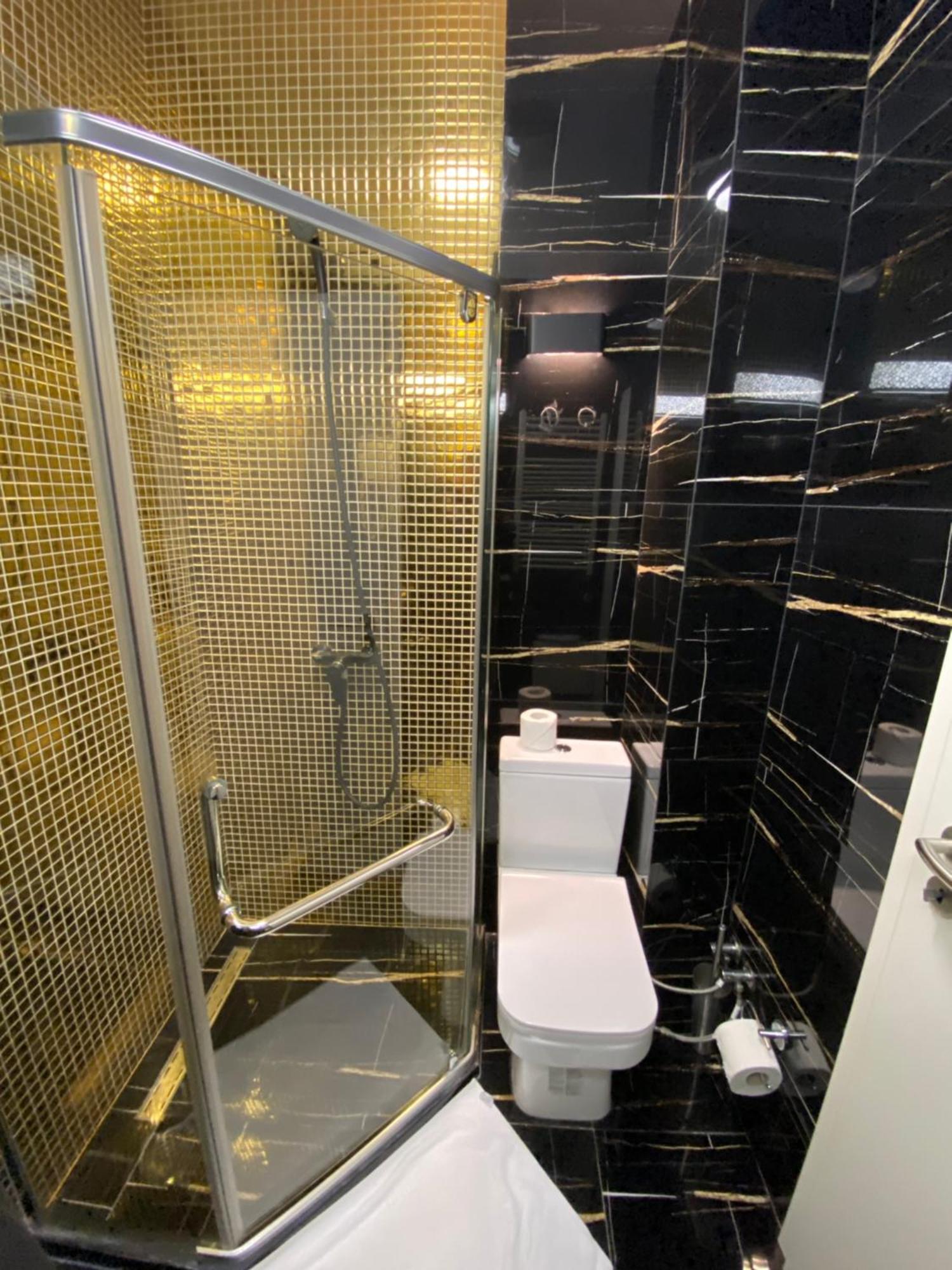 Hotel Pejton Prishtine Bagian luar foto