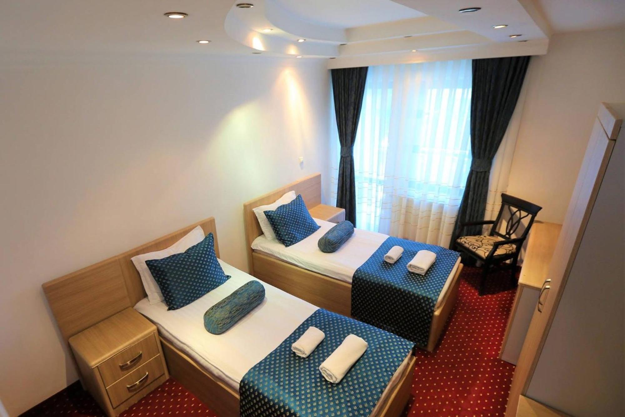 Hotel Pejton Prishtine Bagian luar foto