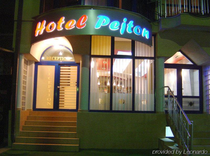 Hotel Pejton Prishtine Bagian luar foto