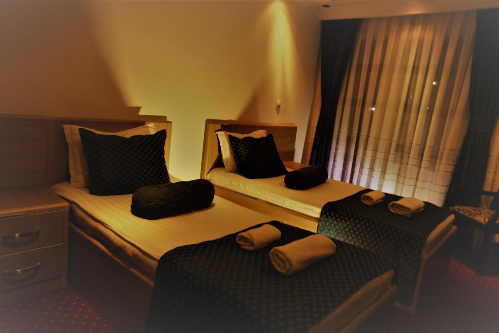 Hotel Pejton Prishtine Bagian luar foto