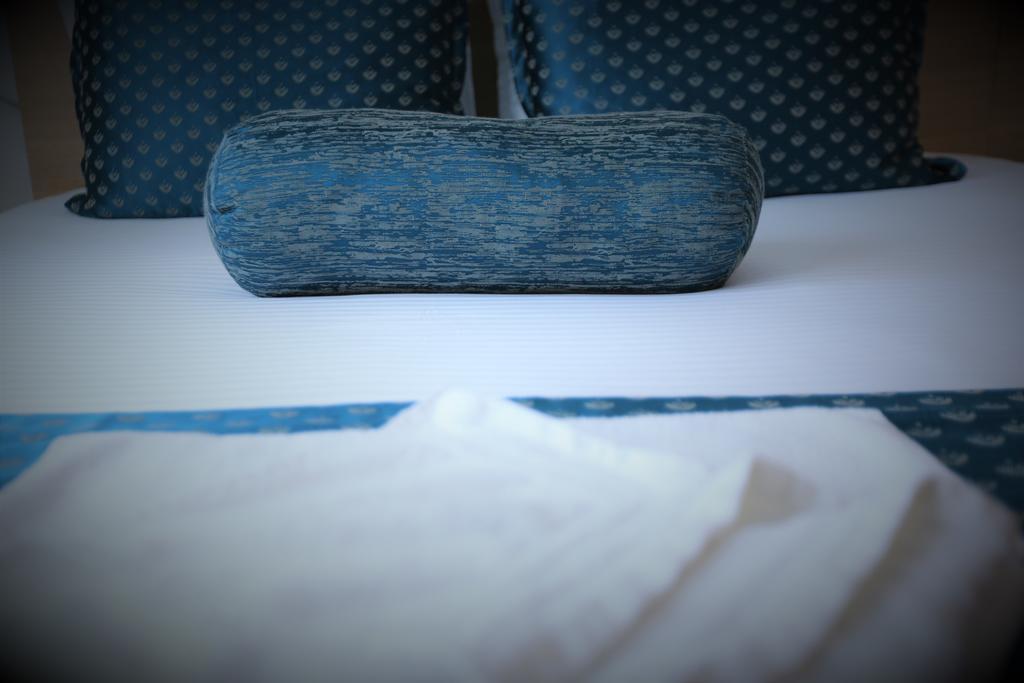 Hotel Pejton Prishtine Bagian luar foto