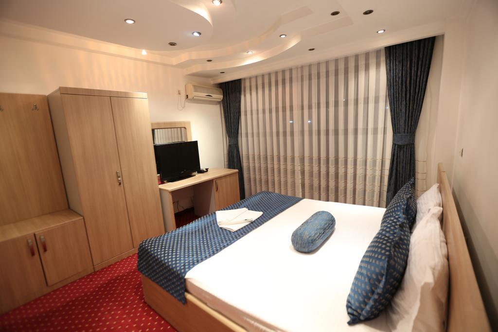 Hotel Pejton Prishtine Bagian luar foto