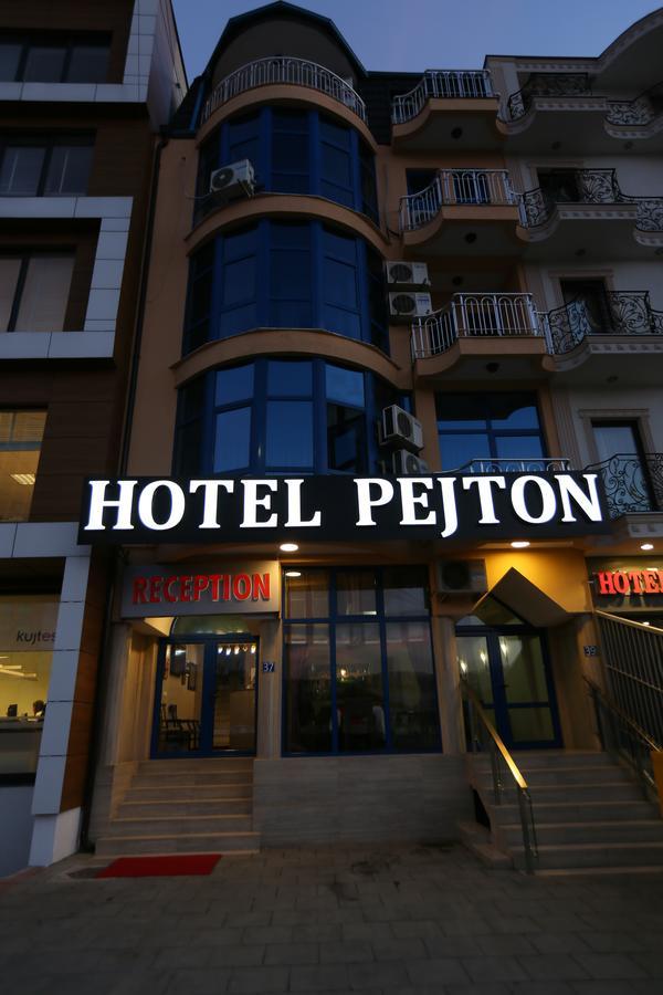 Hotel Pejton Prishtine Bagian luar foto