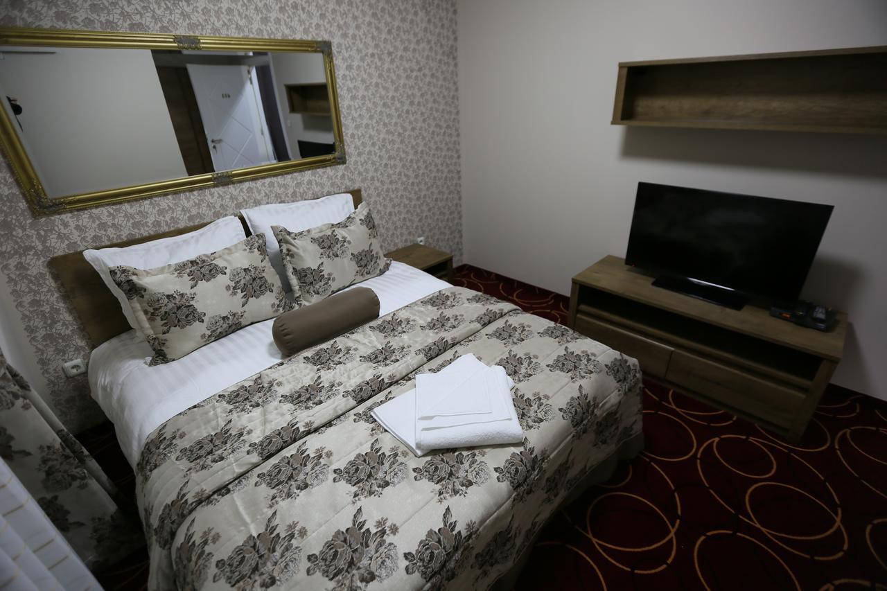 Hotel Pejton Prishtine Bagian luar foto