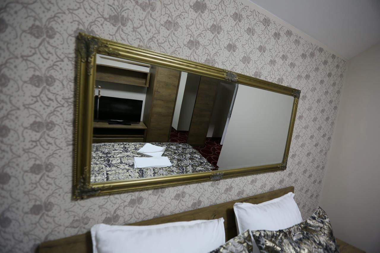 Hotel Pejton Prishtine Bagian luar foto