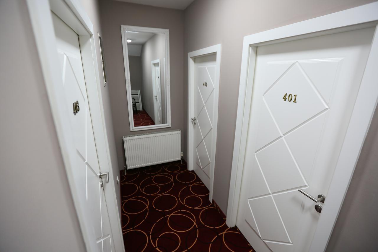 Hotel Pejton Prishtine Bagian luar foto
