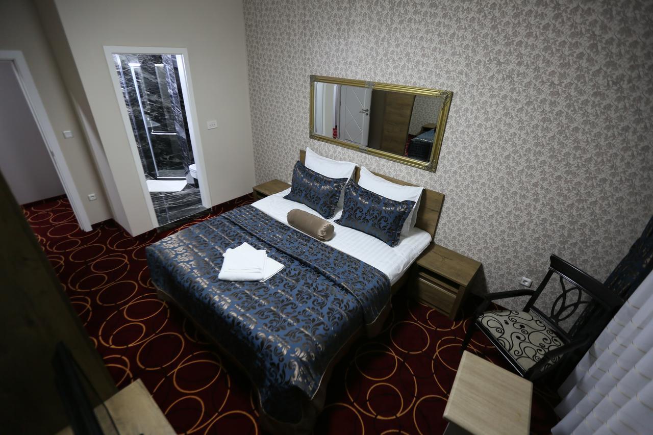 Hotel Pejton Prishtine Bagian luar foto
