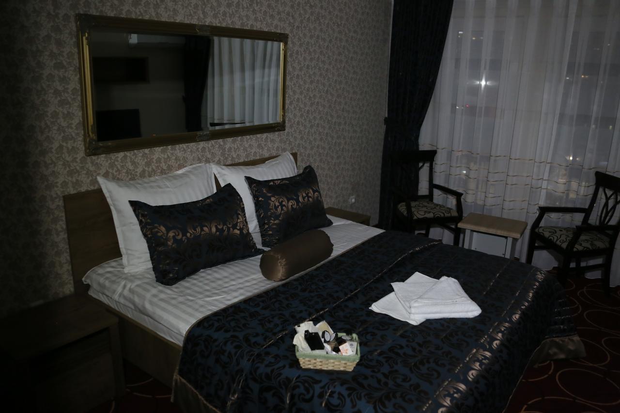 Hotel Pejton Prishtine Bagian luar foto